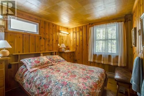 750 Tiny Beaches Road S, Tiny, ON - Indoor Photo Showing Bedroom
