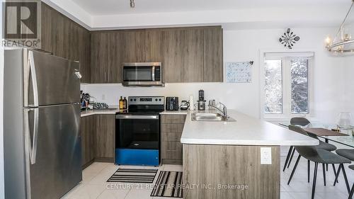 32 Milson Crescent, Essa, ON - Indoor Photo Showing Kitchen With Double Sink