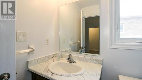 32 Milson Crescent, Essa, ON - Indoor Photo Showing Bathroom