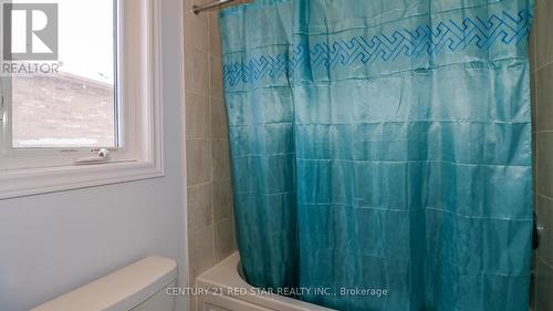 32 Milson Crescent, Essa, ON - Indoor Photo Showing Bathroom