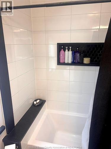 2348 Arthur, Windsor, ON - Indoor Photo Showing Bathroom