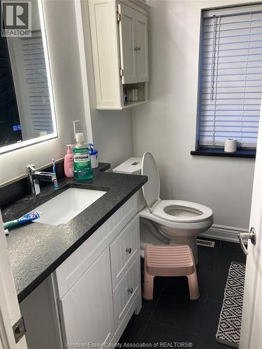 2348 Arthur, Windsor, ON - Indoor Photo Showing Bathroom