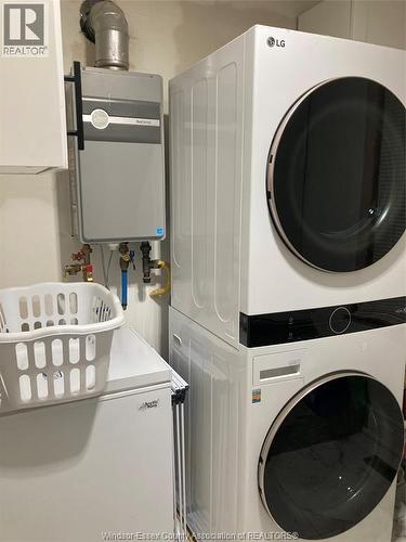 2348 Arthur, Windsor, ON - Indoor Photo Showing Laundry Room