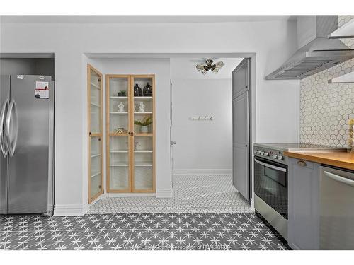 809 Gladstone, Windsor, ON 