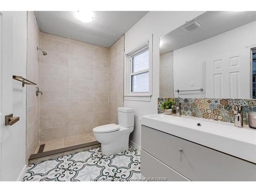 809 Gladstone, Windsor, ON 