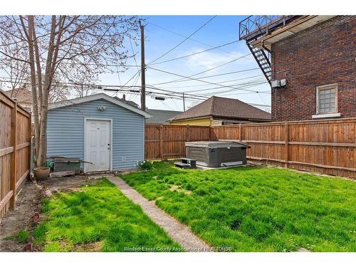 809 Gladstone, Windsor, ON 