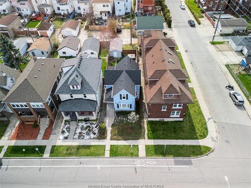 809 Gladstone, Windsor, ON 