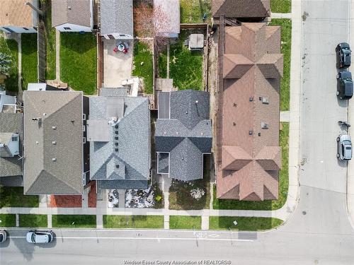 809 Gladstone, Windsor, ON 