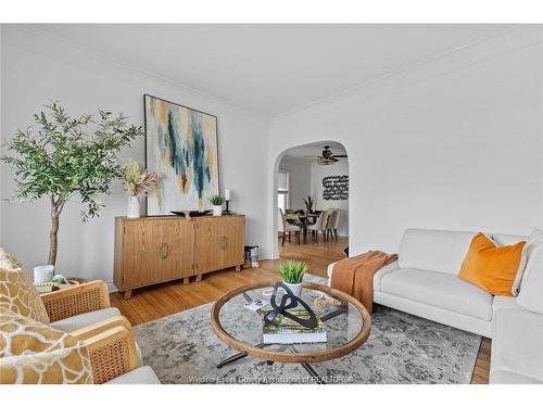 809 Gladstone, Windsor, ON 