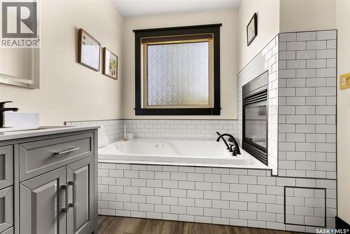 15 Meadow Bay, Lumsden, SK - Indoor Photo Showing Bathroom