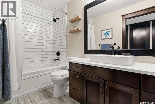 15 Meadow Bay, Lumsden, SK - Indoor Photo Showing Bathroom