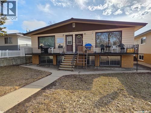 459 6Th Avenue Nw, Swift Current, SK - Outdoor With Deck Patio Veranda