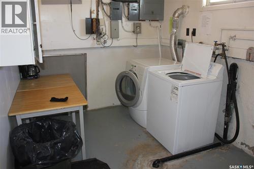459 6Th Avenue Nw, Swift Current, SK - Indoor Photo Showing Laundry Room