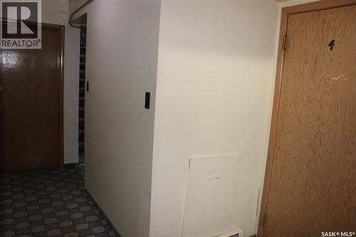459 6Th Avenue Nw, Swift Current, SK - Indoor Photo Showing Other Room