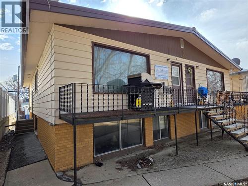 459 6Th Avenue Nw, Swift Current, SK - Outdoor With Deck Patio Veranda With Exterior