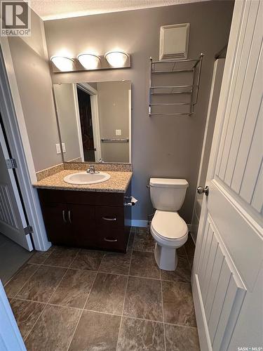 6 416 Main Street, Bienfait, SK - Indoor Photo Showing Bathroom