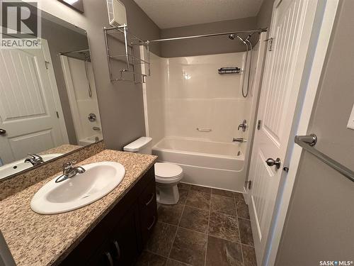 6 416 Main Street, Bienfait, SK - Indoor Photo Showing Bathroom