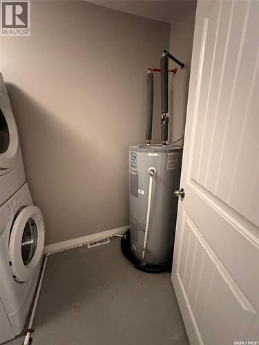 6 416 Main Street, Bienfait, SK - Indoor Photo Showing Laundry Room