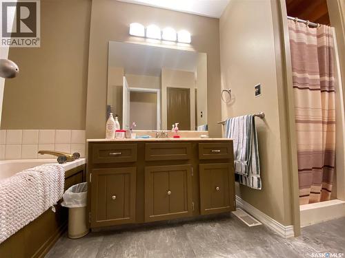 389 Maple Avenue, Yorkton, SK - Indoor Photo Showing Bathroom