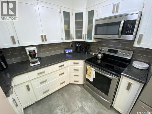 389 Maple Avenue, Yorkton, SK - Indoor Photo Showing Kitchen
