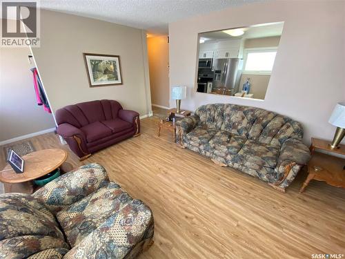 389 Maple Avenue, Yorkton, SK - Indoor Photo Showing Living Room