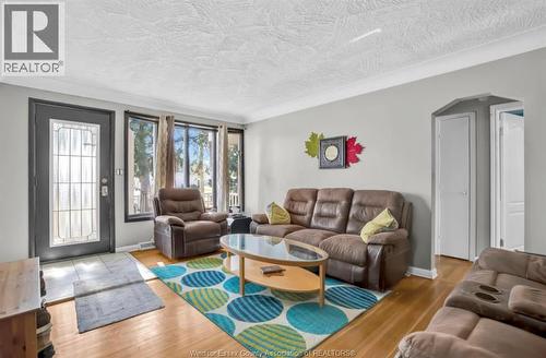 564 Wallace, Windsor, ON - Indoor Photo Showing Living Room
