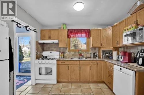 564 Wallace, Windsor, ON - Indoor Photo Showing Kitchen