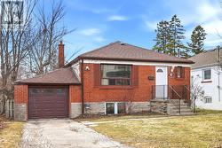 36 COBDEN STREET Toronto, ON M2R 1S2