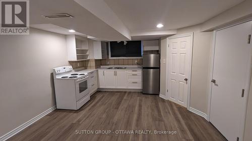 1071 Aldea Avenue, Ottawa, ON - Indoor Photo Showing Kitchen
