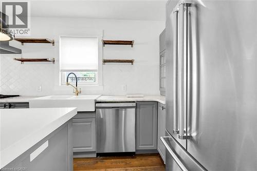 28 Marion Crescent, Dundas, ON - Indoor Photo Showing Kitchen With Stainless Steel Kitchen With Upgraded Kitchen