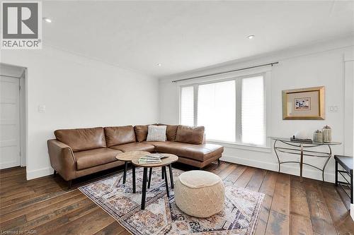 28 Marion Crescent, Dundas, ON - Indoor Photo Showing Living Room