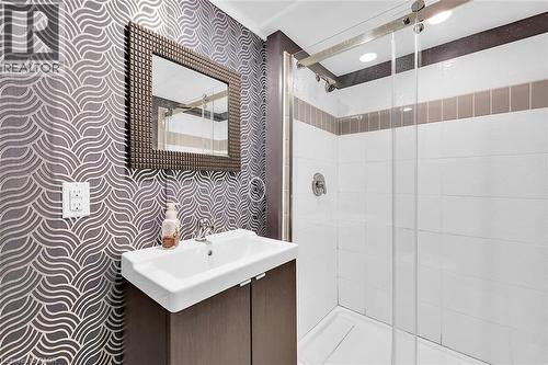 28 Marion Crescent, Dundas, ON - Indoor Photo Showing Bathroom