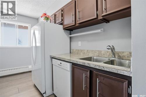 206 31 Rodenbush Drive, Regina, SK - Indoor Photo Showing Kitchen With Double Sink