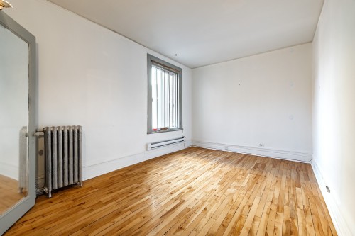 Bedroom - 7461 Av. De L'Épée, Montréal (Villeray/Saint-Michel/Parc-Extension), QC - Indoor Photo Showing Other Room