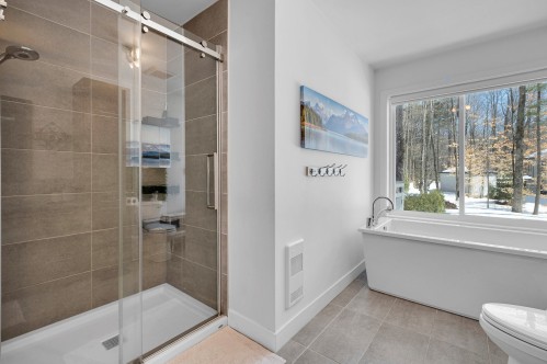 Bathroom - 54 Rue De Lorimier, Saint-Colomban, QC - Indoor Photo Showing Bathroom