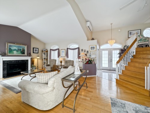 Salon - 918 Ch. Duhamel, Pincourt, QC - Indoor Photo Showing Living Room With Fireplace
