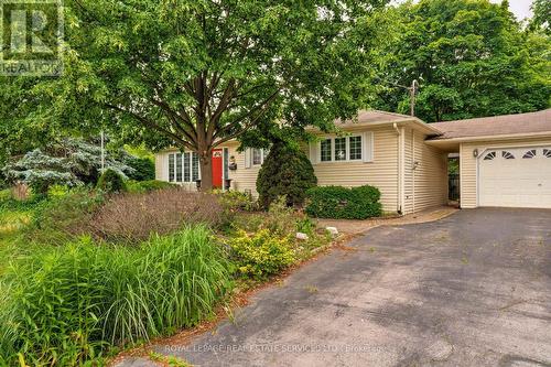 478 AVON CRESCENT  Oakville, ON L6J 2T4