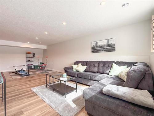 11 Marsh Crescent, Brandon, MB - Indoor Photo Showing Living Room