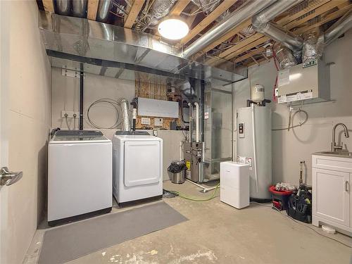 11 Marsh Crescent, Brandon, MB - Indoor Photo Showing Laundry Room