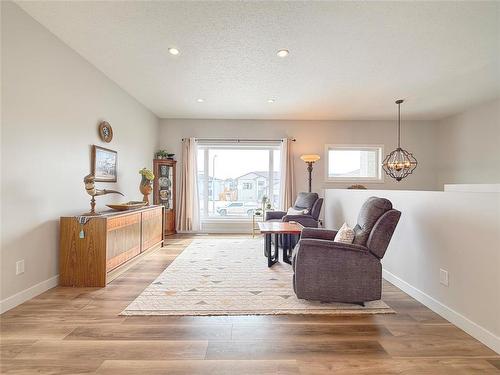 11 Marsh Crescent, Brandon, MB - Indoor Photo Showing Living Room