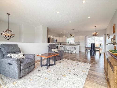 11 Marsh Crescent, Brandon, MB - Indoor Photo Showing Living Room