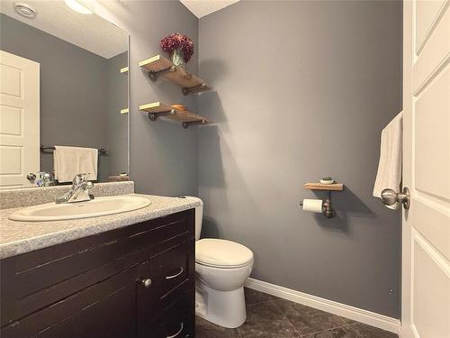 36 Southview Drive, Brandon, MB - Indoor Photo Showing Bathroom
