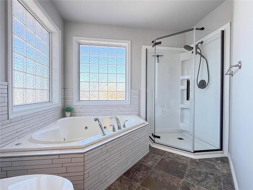 36 Southview Drive, Brandon, MB - Indoor Photo Showing Bathroom