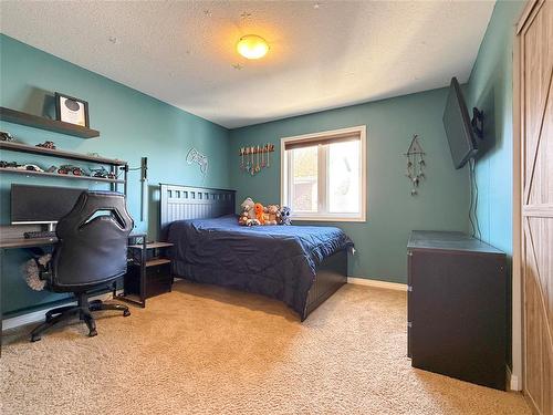 36 Southview Drive, Brandon, MB - Indoor Photo Showing Bedroom