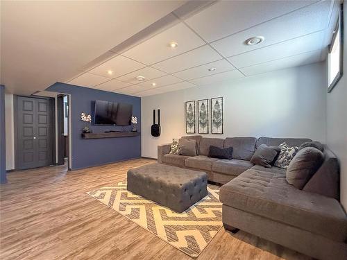 36 Southview Drive, Brandon, MB - Indoor Photo Showing Living Room