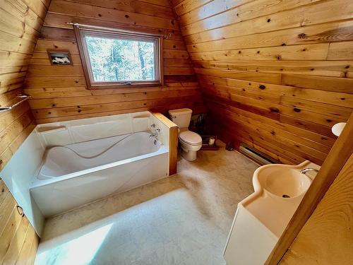76 Ojibway Drive, Eagle River, ON - Indoor Photo Showing Bathroom