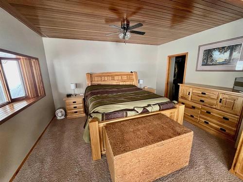 76 Ojibway Drive, Eagle River, ON - Indoor Photo Showing Bedroom