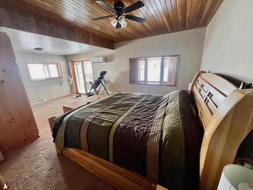 76 Ojibway Drive, Eagle River, ON - Indoor Photo Showing Bedroom