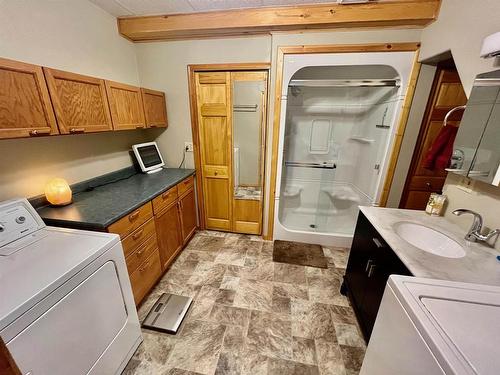 76 Ojibway Drive, Eagle River, ON - Indoor Photo Showing Laundry Room