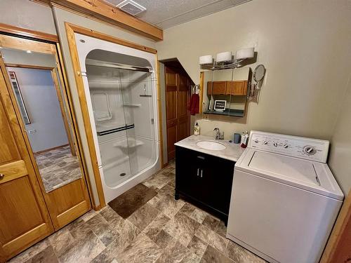 76 Ojibway Drive, Eagle River, ON - Indoor Photo Showing Laundry Room